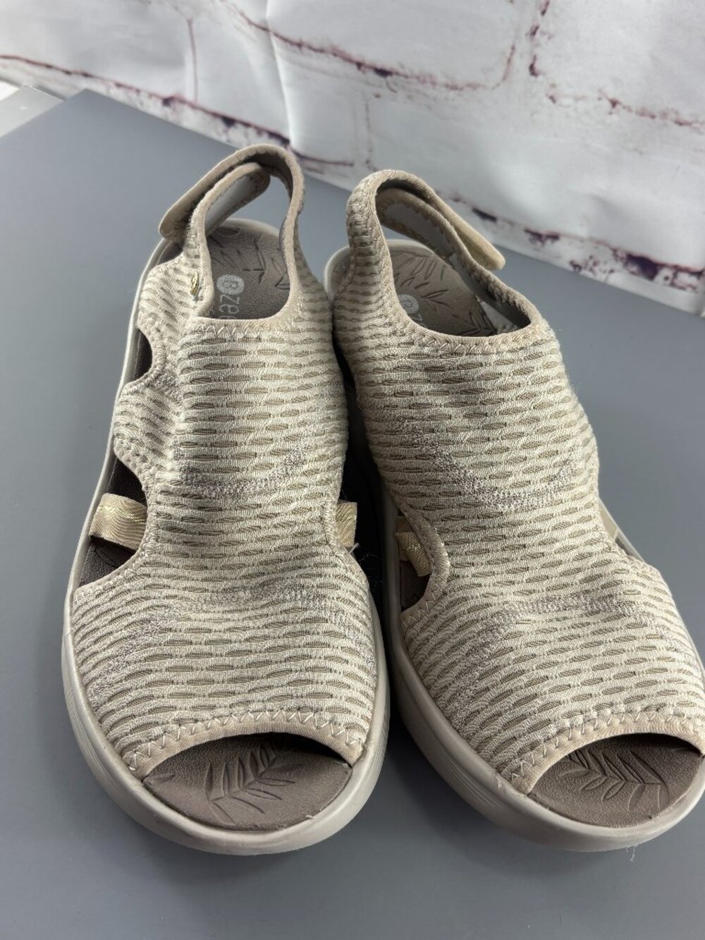 BZees Spirit Beige Women’s Dream Comfort Sandals 10M
